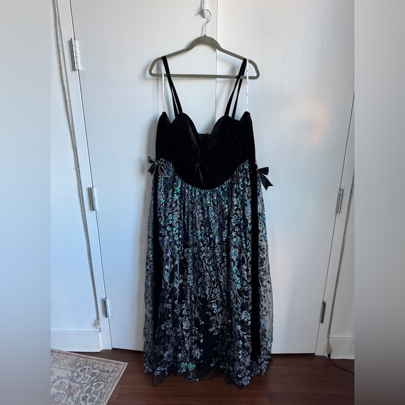 AW Bridal Nida Dress Size 24 OUT OF STOCK / Never Worn - Picture 2 of 8